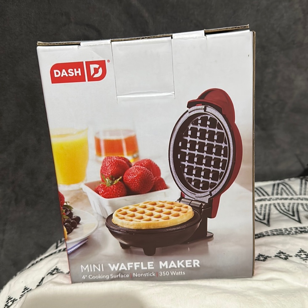 Dash Mini waffle maker. - Picture 2 of 2